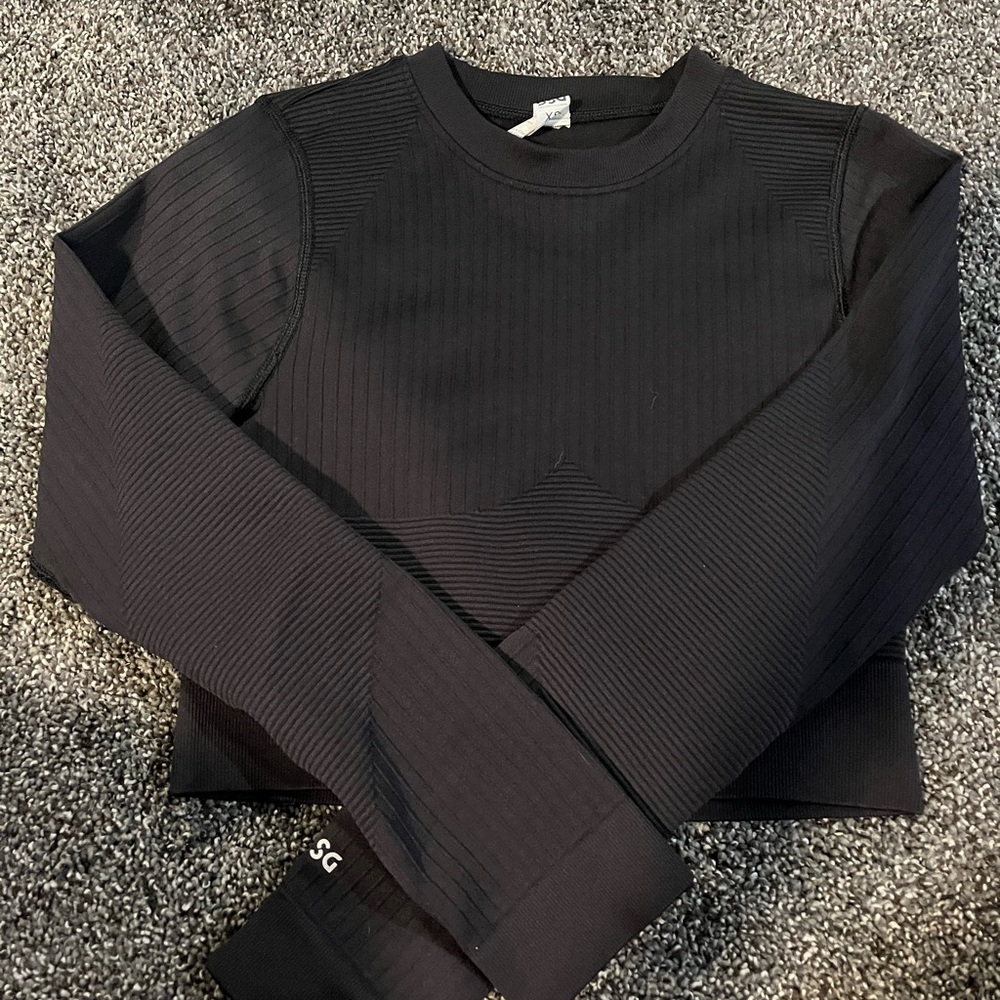 DSG cropped gym shirt, size S